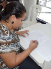 Beneficiários do residencial Cidade Jardim II assinam contrato