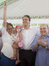 Governador Camilo Santana e prefeito Roberto Cláudio entregam 528 unidades de Residencial no Dendê, em Fortaleza