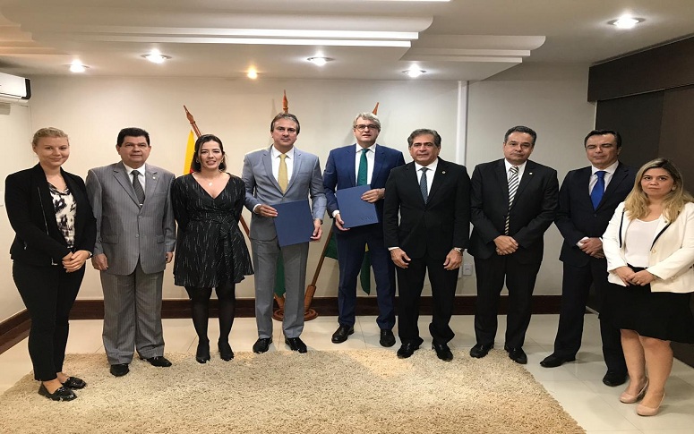 Camilo Santana e Zezinho Albuquerque assinam financiamento para implantar Programa Águas do Sertão