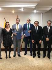 Camilo Santana e Zezinho Albuquerque assinam financiamento para implantar Programa Águas do Sertão