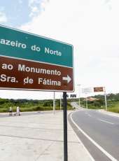 Secretaria das Cidades realiza pavimentação e iluminação pública no trecho de acesso ao monumento de Nossa Senhora de Fátima, no município do Crato